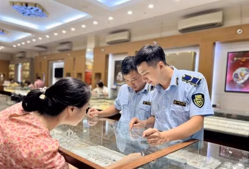 [VIDEO] UBND Hà Nội siết chặt quản lý thị trường vàng, bạc, ngoại tệ