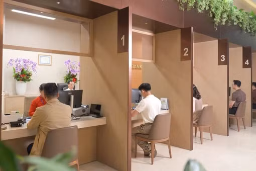 [VIDEO] Ngân hàng cắt giảm hơn 4.000 nhân sự nửa đầu năm: chiến lược tái cấu trúc