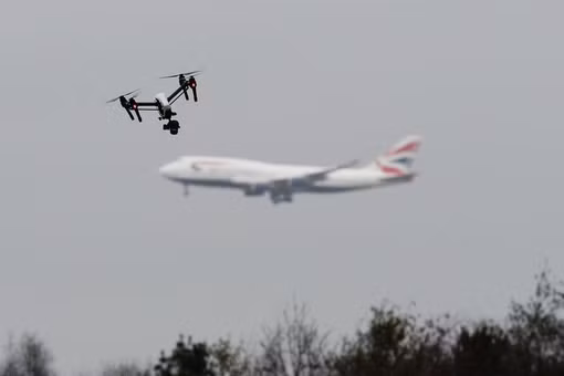 [VIDEO] Các nước dựng hàng rào trên không chống drone xâm nhập sân bay