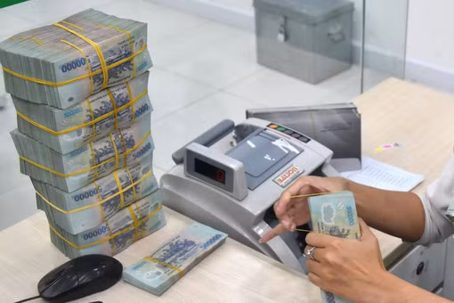 [VIDEO] Tiền gửi dân cư lập kỷ lục 11 triệu tỷ đồng, lãi suất vọt gần 10% mỗi năm