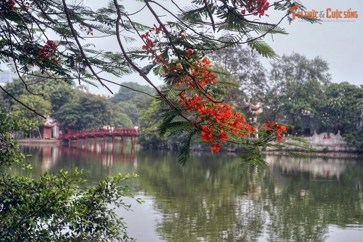 Sự thật thú vị ít người biết về hồ nước huyền thoại ở Hà Nội 