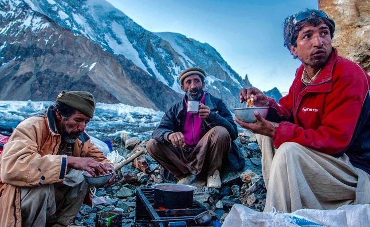 Tộc người leo núi phi thường, lên đỉnh Everest như đi chợ
