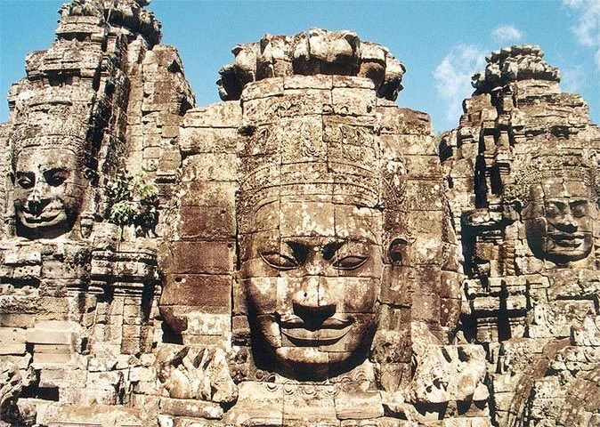 Tận mục ngôi đền có 216 khuôn mặt khổng lồ của vương quốc Khmer cổ 