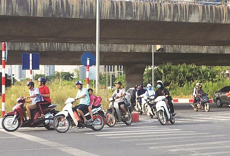 Tình trạng xe máy đi ngược chiều vẫn tái diễn