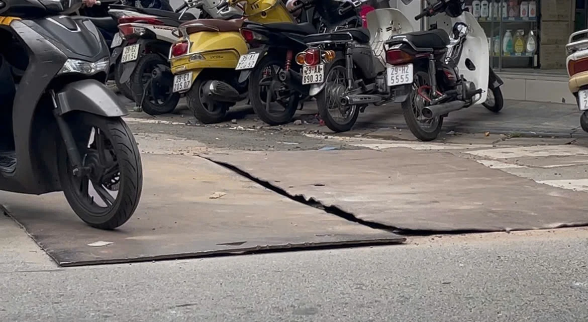Phố cổ Hà Nội vẫn chắp vá sau nhiều lần thi công hạ tầng ngầm