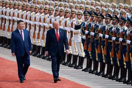 [VIDEO] Cái bắt tay lịch sử giữa ông Tập và ông Trump tại Bắc Kinh