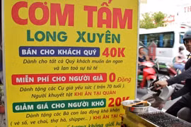 Thấy người nghèo không dám mua cơm, U50 mở quán ăn có cách tính tiền đặc biệt