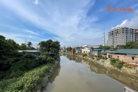 Cận cảnh dòng sông Nhuệ trước kế hoạch “hồi sinh”