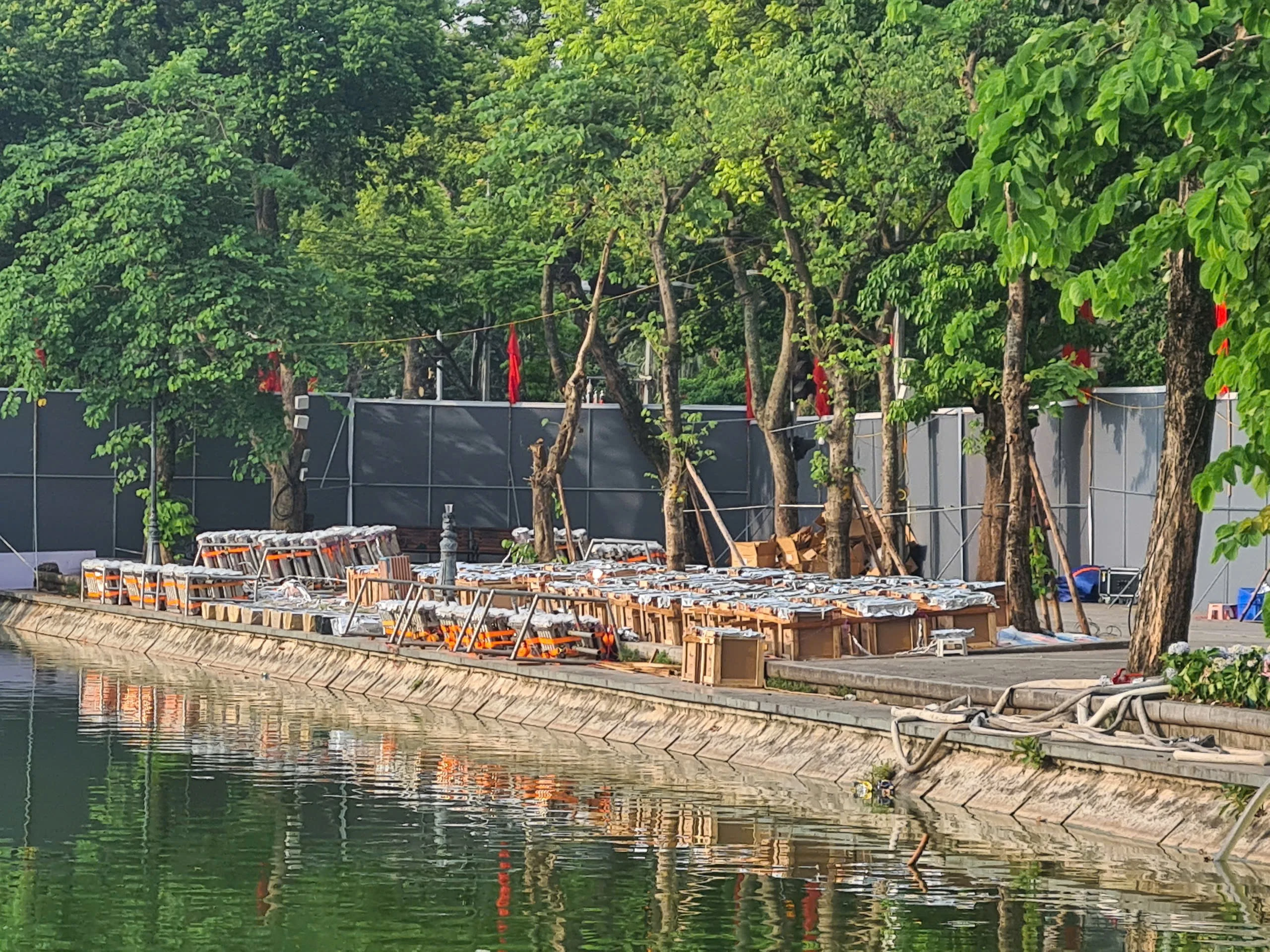 Cận cảnh trận địa pháo hoa Hồ Gươm trước giờ G