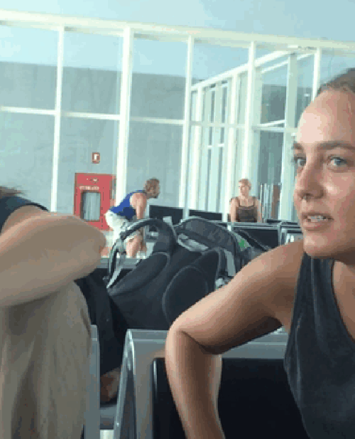 Chắc không kịp giờ về phòng gym đây mà.