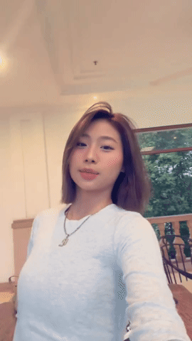 Trở lại sau drama, Phạm Như Phương thay đổi kiểu tóc, thể hiện vẻ ngoài tự tin. Cô nàng đăng liên tiếp 2 video trên kênh TikTok có hơn 1 triệu người theo dõi, khoe đi tập golf và hát nhép theo tiếng nhạc.