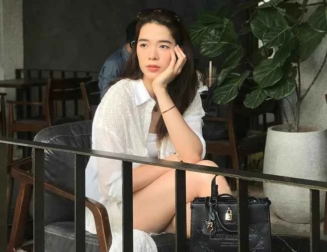 Nhan sắc đời thường chuẩn búp bê làng bóng chuyền Việt Nam 