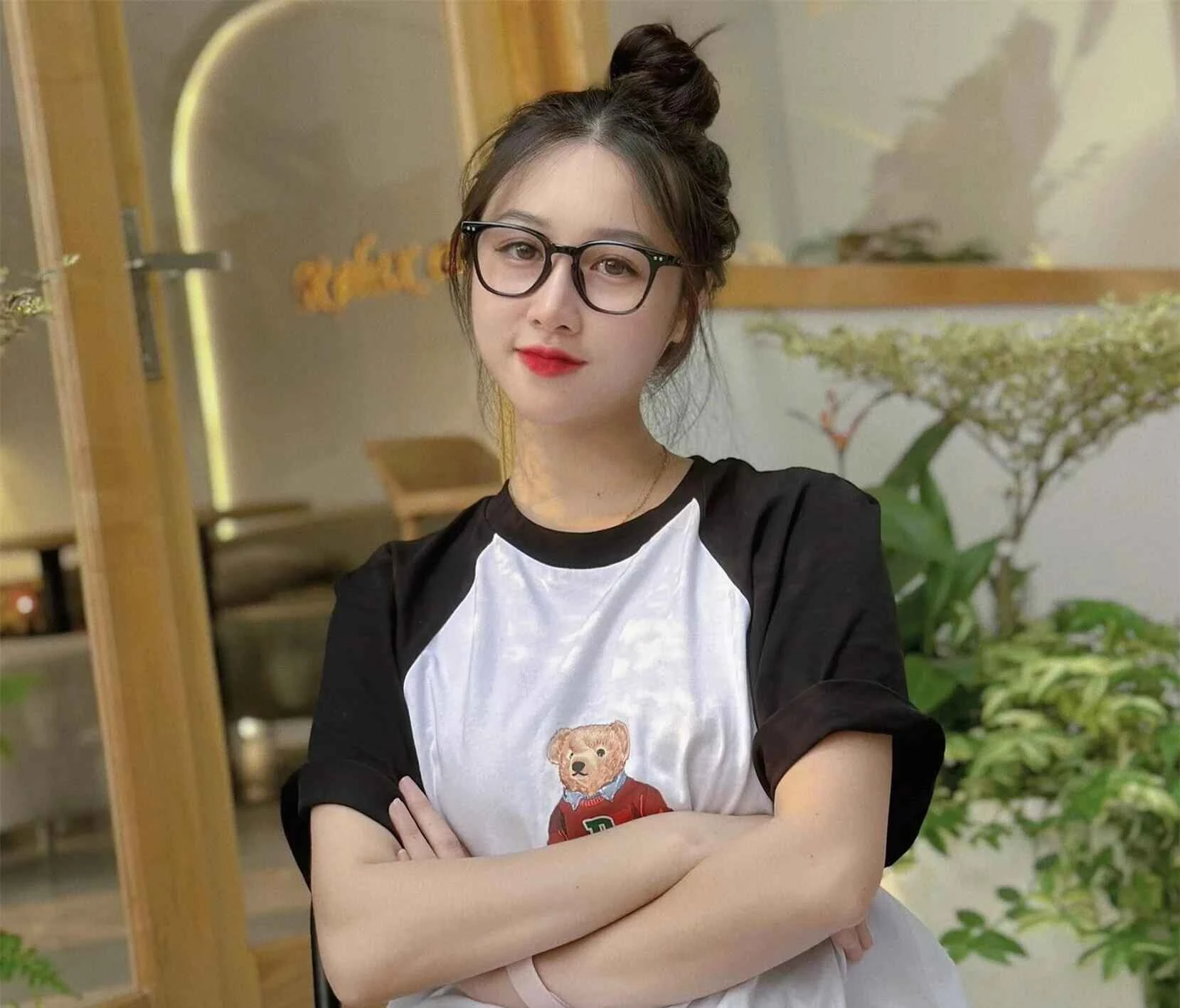 Cô giáo xinh đẹp bỗng nổi tiếng nhờ hóa thân chị Hằng giờ ra sao?