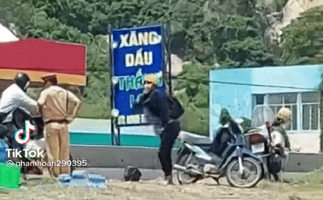 Trước đó, không ít những trường hợp xử phạt bá đạo từng được cộng đồng mạng chia sẻ và nhận về không ít bình luận hài hước.