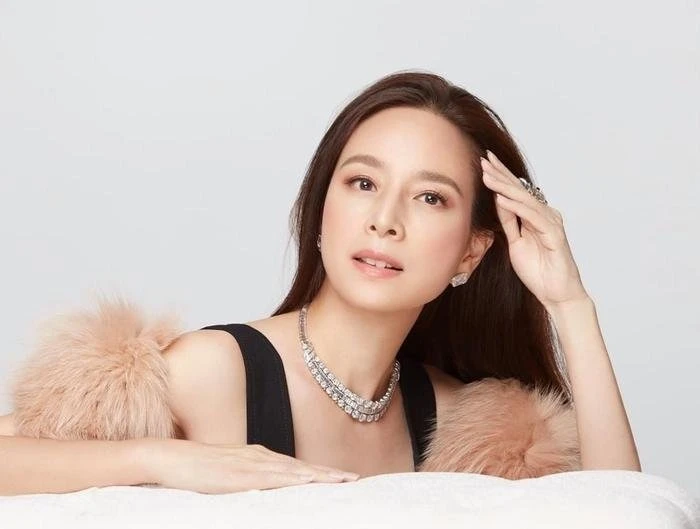 Nhan sắc vẫn đỉnh ở tuổi U60 của nữ tỷ phú Madam Pang