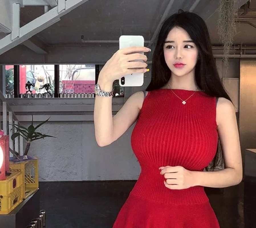 Nữ MC game xứ Kim Chi có vòng một "1m" gây thương nhớ