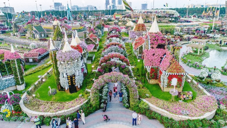 Một chi tiết khiến vườn hoa Dubai thu hút hơn 1,5 triệu khách ghé thăm mỗi năm là ý tưởng mô phỏng nhiều công trình kiến trúc nổi tiếng.