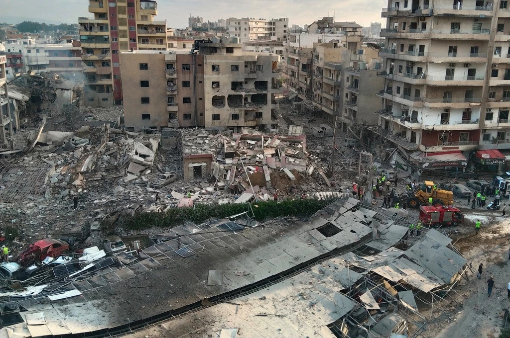 [GALLERY] Bệnh viện ở Lebanon hư hại nặng sau đòn không kích của Israel