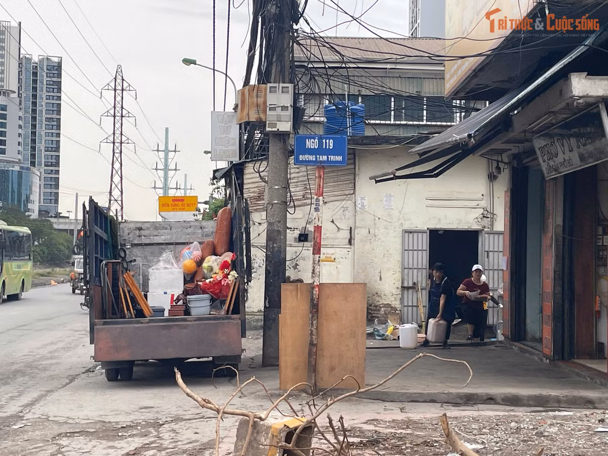 Còn nhiều hộ dân vẫn đang trong quá trình di rời.