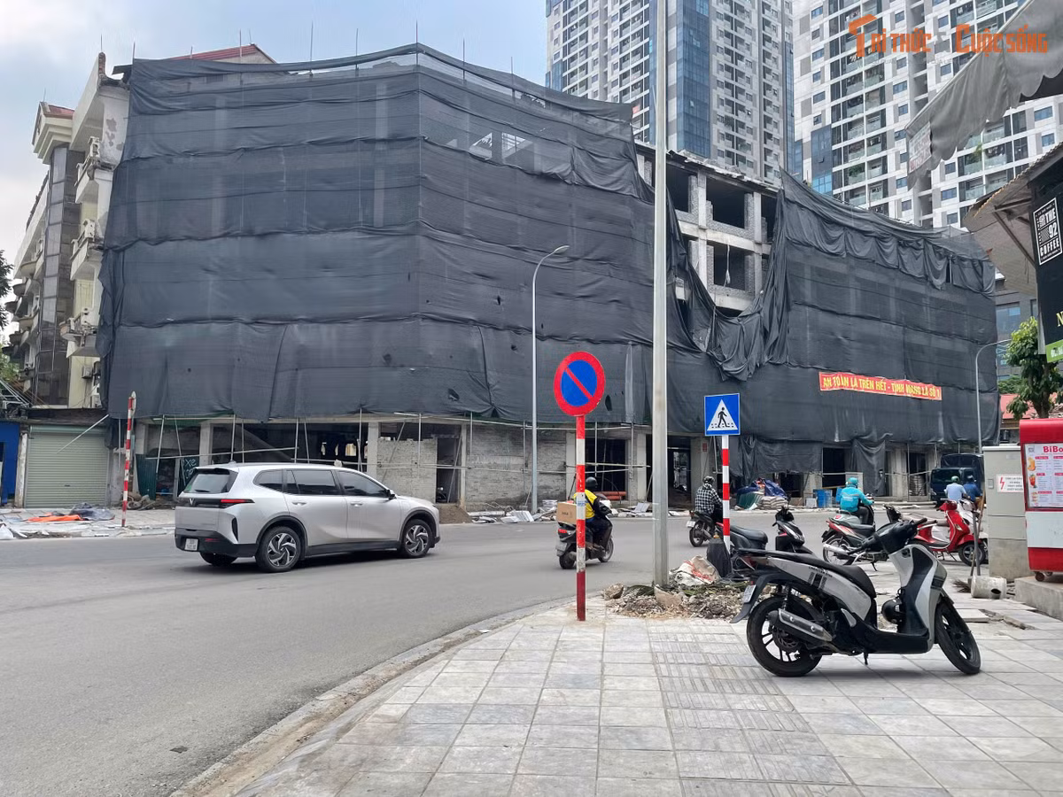 Dự án cải tạo, mở rộng đường Nguyễn Tuân được phê duyệt từ năm 2018 với tổng vốn đầu tư gần 400 tỷ đồng. Tuyến đường dài khoảng 720m, nối từ đường Nguyễn Trãi đến khu vực ngõ 162 Nguyễn Tuân. Sau khi hoàn thành, mặt cắt ngang sẽ rộng 21m, gồm lòng đường 15m và vỉa hè rộng 3m mỗi bên.