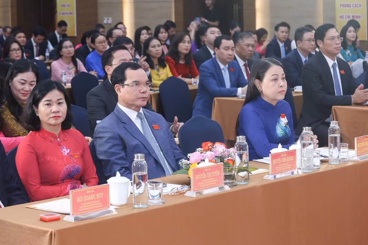 Phó Chủ tịch - Tổng Thư ký UBTƯ MTTQ Việt Nam Nguyễn Thị Thu Hà và các đại biểu dự Đại hội. Ảnh: Quang Vinh.
