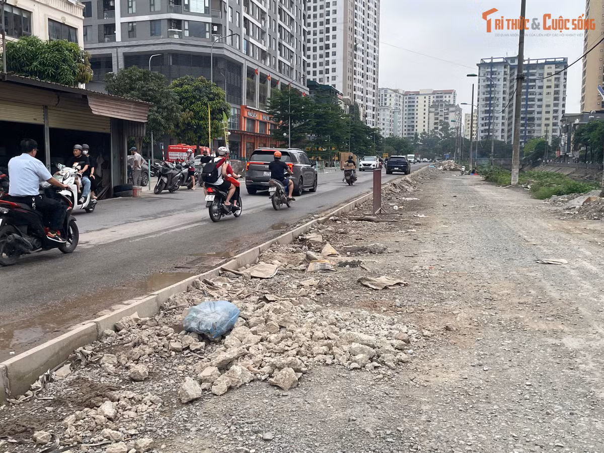 Ngày 25/11/2025, Sở Xây dựng Hà Nội ban hành Văn bản số 1358/TB-SXD, tổ chức giao thông nhằm phục vụ thi công dự án 600m đường Nguyễn Cảnh Dị kéo từ cầu Sông Lừ đến cầu Định Công, dự kiến hoàn thành vào cuối tháng 4/2026, cũng là lần thứ 2 tổ chức phân luồng cho công tác cải tạo tuyến đường.
