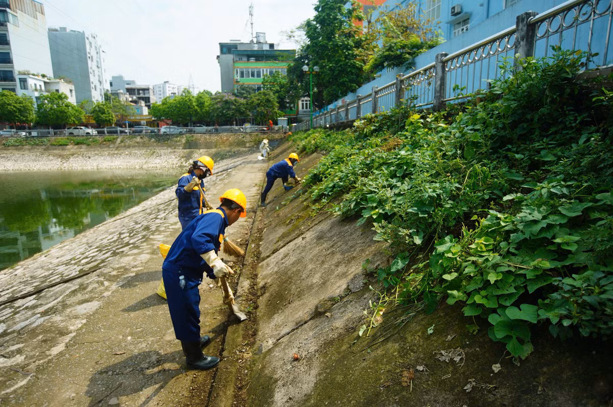 Thực tế tại Hồ Hạ Đình cho thấy, khi có sự can thiệp kịp thời, những tồn đọng kéo dài hoàn toàn có thể được xử lý. Tuy nhiên, để duy trì kết quả này, yếu tố quyết định vẫn là nhận thức của người dân, chứ không thể chỉ trông chờ vào các đợt ra quân.