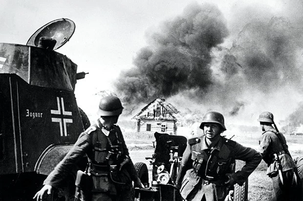 Tại sao Hitler trì hoãn kế hoạch xâm lược Liên Xô?