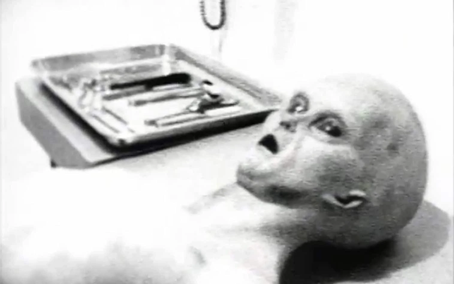 Tranh cãi video khám nghiệm tử thi người ngoài hành tinh ở Roswell