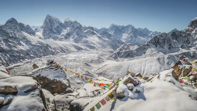 Phát hiện cấu trúc kỳ lạ đang nâng dãy Himalaya lên cao