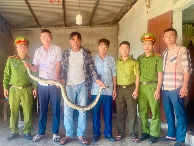 Người dân giao nộp loạt động vật quý hiếm cho Vườn Quốc gia Vũ Quang