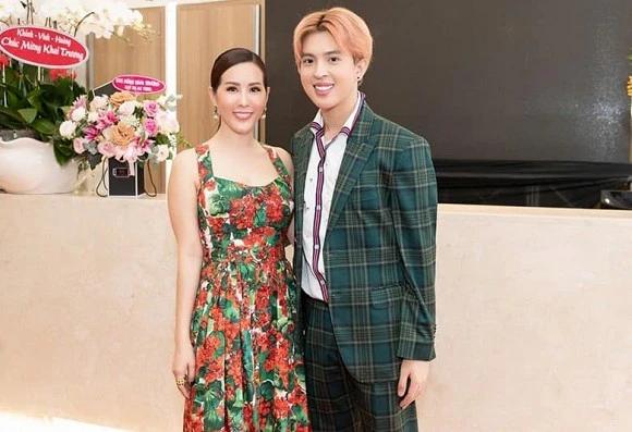 Gu thời trang lãng tử của cậu con trai đồng tính Hoa hậu Thu Hoài