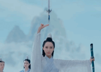 Tru Tiên: Thanh Vân chí đang phát sóng tại Trung Quốc và đạt tỷ lệ người xem lý tưởng. Phim Tru Tiên chuyển thể từ bộ truyện cùng tên của Tiêu Đỉnh, với dàn diễn viên hạng A như Lý Dịch Phong (Trương Tiểu Phàm), Dương Tử (Lục Tuyết Kỳ), Triệu Lệ Dĩnh (Bích Dao). Với những người yêu thích bộ tiểu thuyết gốc, họ không hài lòng khi xem Tru Tiên vì sự thay đổi trong kịch bản. Không chỉ thế, cảnh kỹ xảo không đạt hiệu ứng chân thật. Nhiều cảnh trong phim mắc lỗi sơ xuất muôn thuở.