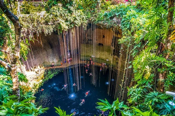 Hố tự nhiên ở Mexico đẹp tựa chốn bồng lai tiên cảnh