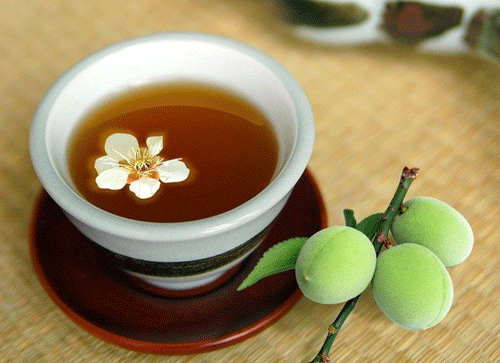 Trà đào là thức uống có chứa các chất chống ô-xy hóa rất quan trọng trong việc duy trì một cơ thể khỏe mạnh. Không những thế, đào còn là trái cây tuyệt vời đối với phụ nữ Hàn trong việc làm đẹp da, giảm cân. Ảnh: Internet. 