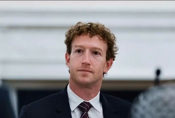 Mark Zuckerberg đối mặt làn sóng đòi rời ghế CEO