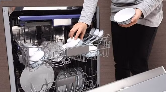 Máy rửa bát gây tranh cãi, người dùng nói gì? 
