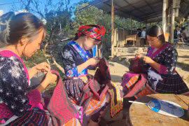 Nơi khói bếp níu chân người lữ khách giữa đại ngàn Tây Bắc