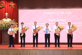 Hà Nội công bố nhiều quyết định về công tác cán bộ
