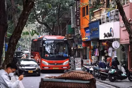 Từ ngày mai, ô tô tải, xe khách nào cần xin giấy vào phố cấm ở Hà Nội?