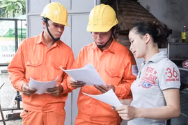 Áp giá điện theo giờ với hộ gia đình: Đừng để người dân khó xoay xở