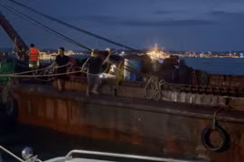 Vụ chìm tàu du lịch ở Quảng Ninh: Vợt được 9 thi thể