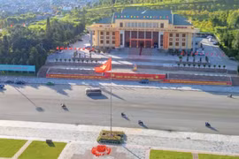 Phó Chủ tịch MTTQ Việt Nam Hà Thị Nga chuẩn bị tiếp xúc cử tri tại Lai Châu