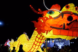 Quảng Ninh lần đầu diễu hành xe đèn lồng khổng lồ Tết Trung thu