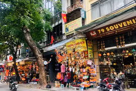 Phí thuê vỉa hè, lòng đường cao nhất ở Hà Nội gần 400 ngàn đồng/m2