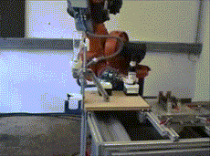 Robot thực hành việc rót bia siêu thông minh.