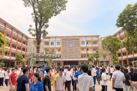 Thí sinh đến làm thủ tục dự thi lớp 10 THPT tại Hà Nội đạt tỷ lệ 99,5%