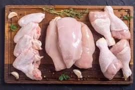 Thịt gà có dấu hiệu này tuyệt đối không ăn