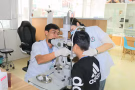Hà Nội hỗ trợ điều trị cận thị trên 3 đi-ốp cho người 18-35 tuổi