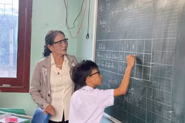 Lần đầu quy định về nhà giáo hợp đồng toàn thời gian sau khi nghỉ hưu